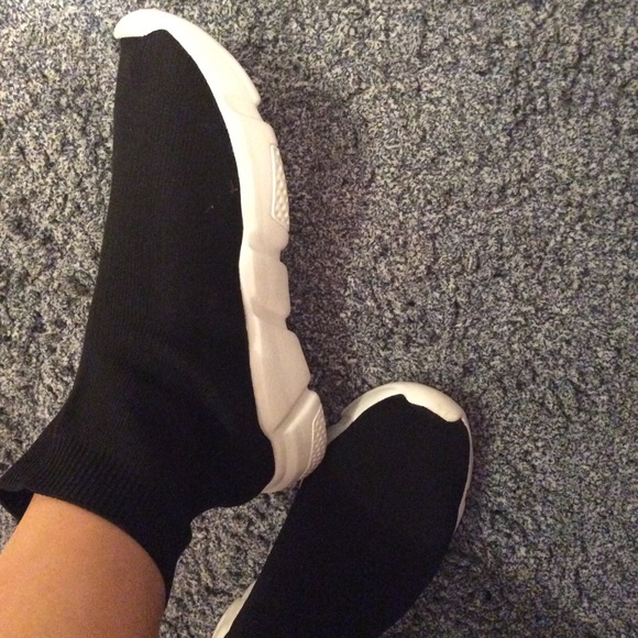 FOREVER SOCK SHOES CASUAL SPEED TRAINER SIZE 7.5 - Picture 2 of 8